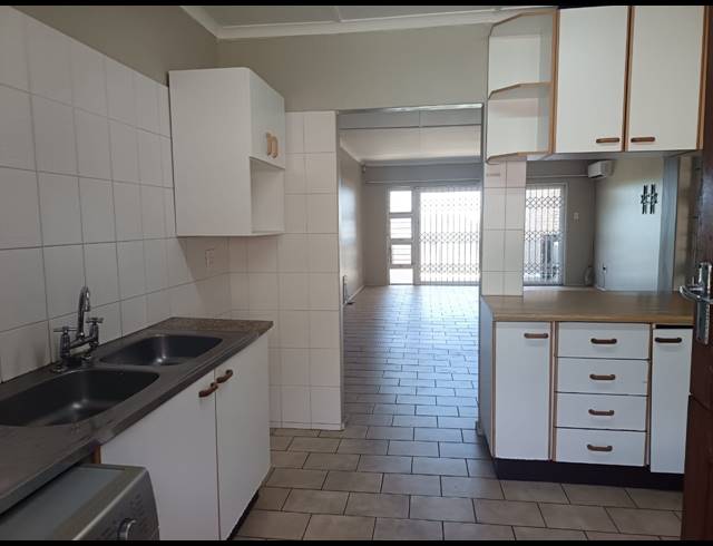 3 BEDROOM SIMPLEX RENTED IN ATHLONE PARK